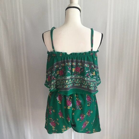 miami Ruffle Floral Romper Sleeveless Green Medium Spaghetti Straps Francesca's - Picture 10 of 10